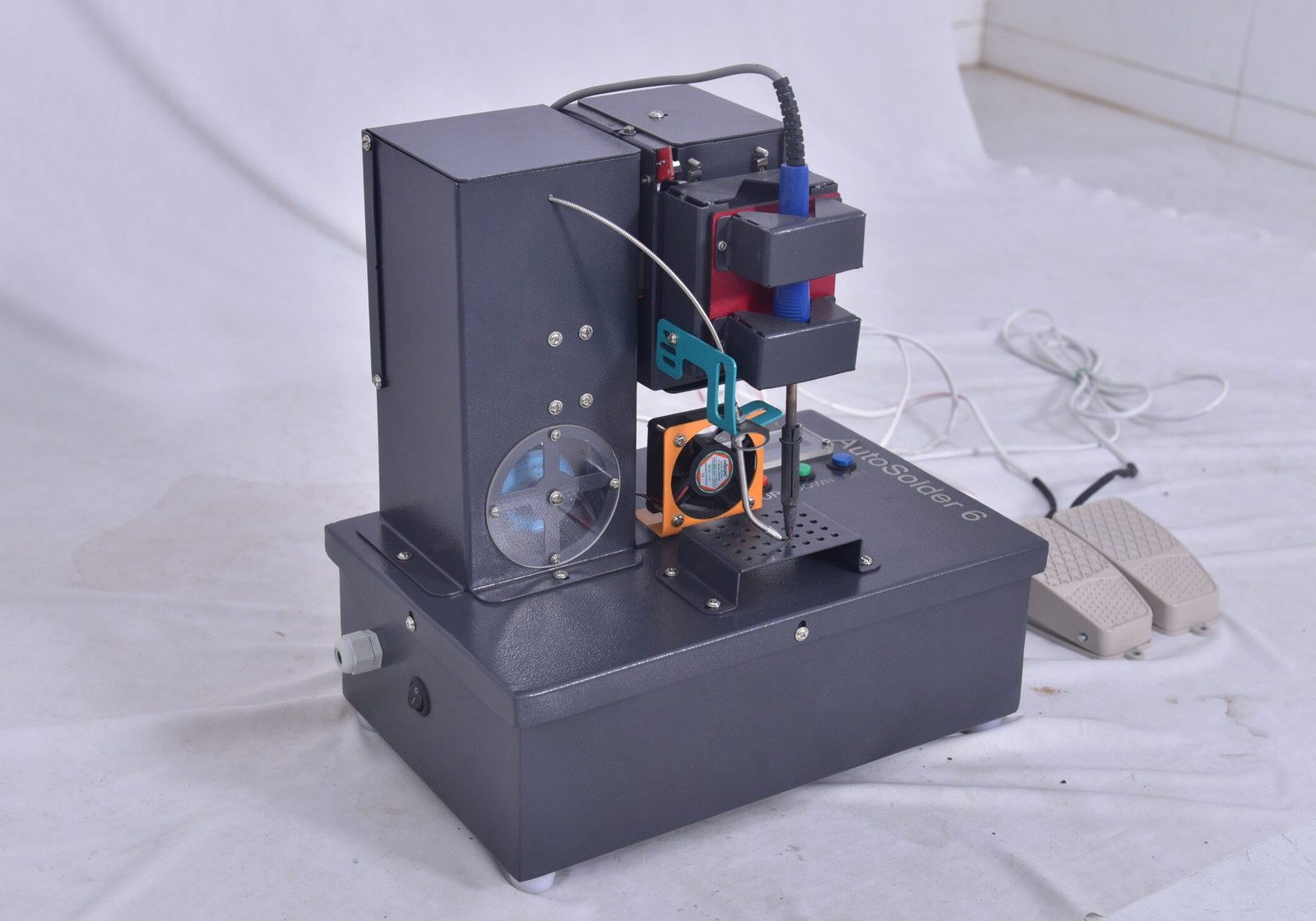 The hjLabs.in AutoSolder 6 automatic soldering machine